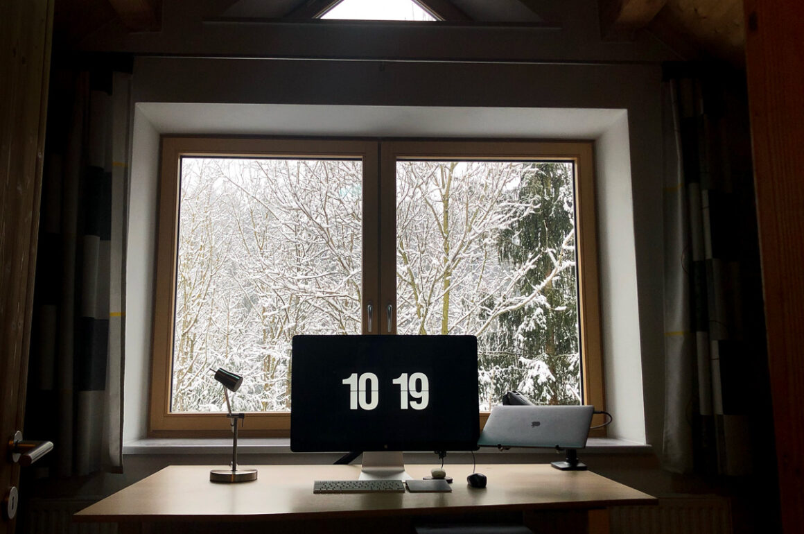 Minimal MacBook Setups in winter